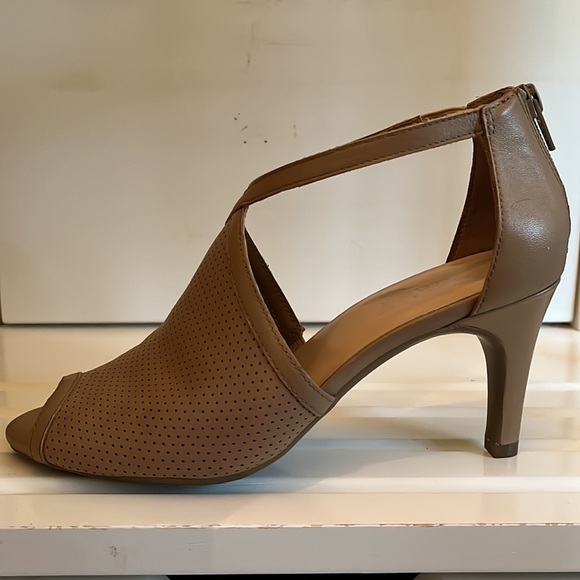 Aerosoles sandals - Size 7.5 - Picture 3 of 6